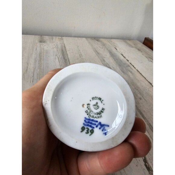 Royal Copenhagen 939 girl pajamas‎ doll figurine vintage Denmark sisters - Picture 9 of 9